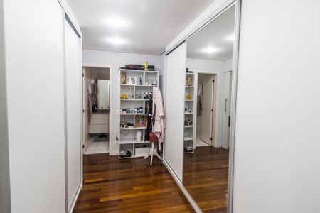 Apartamento à venda com 202m², 4 quartos e 3 vagasCloset da suíte 2