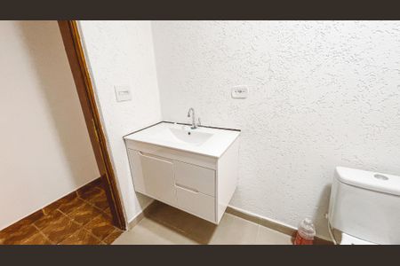 Casa para alugar com 70m², 2 quartos e sem vaga Casa para alugar com 70m², 2 quartos e sem vagaBanheiro Social