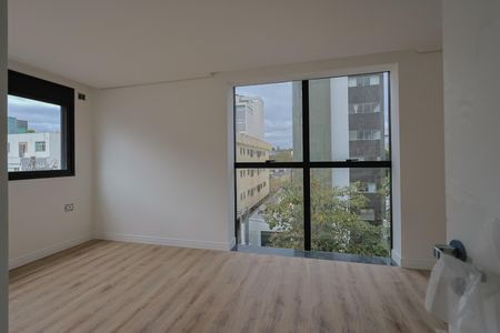 Apartamento à venda com 80m², 3 quartos e 2 vagas Apartamento à venda com 80m², 3 quartos e 2 vagasSuíte