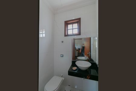 Casa à venda com 235m², 3 quartos e 4 vagasLavabo