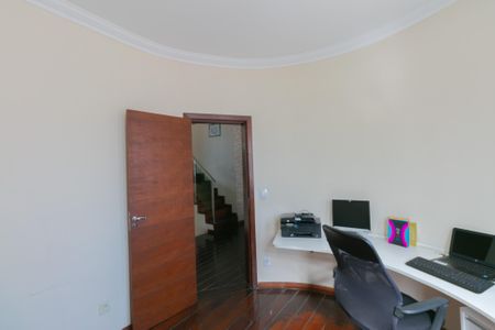 Escritório de casa à venda com 3 quartos, 235m² em Copacabana, Belo Horizonte