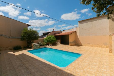 Casa à venda com 235m², 3 quartos e 4 vagasQuintal