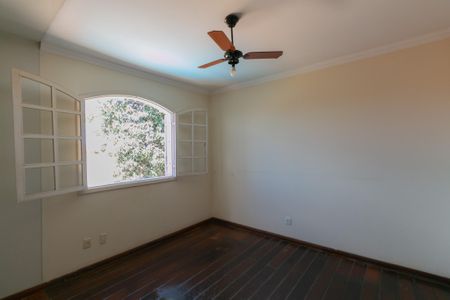 Casa à venda com 235m², 3 quartos e 4 vagasSuíte