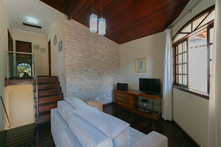 Casa à venda com 235m², 3 quartos e 4 vagasSala