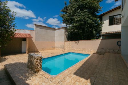 Casa à venda com 235m², 3 quartos e 4 vagasQuintal