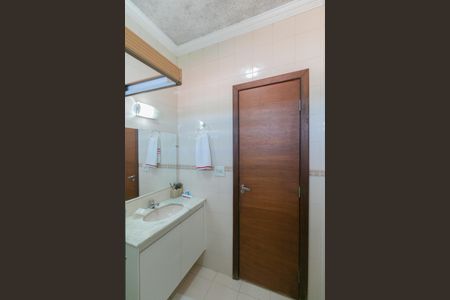 Casa à venda com 235m², 3 quartos e 4 vagasBanheiro Social