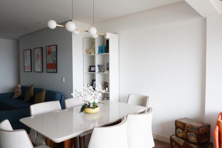 Apartamento à venda com 108m², 4 quartos e 2 vagasSala