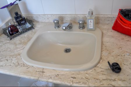 Casa à venda com 354m², 5 quartos e 5 vagasBanheiro da Suíte 2