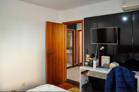 Casa à venda com 354m², 5 quartos e 5 vagasSuíte 