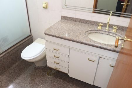 Apartamento à venda com 167m², 3 quartos e 2 vagasBanheiro da Suíte 2