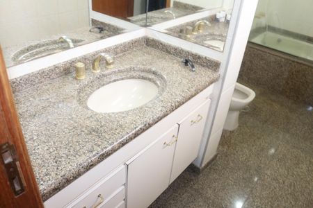 Apartamento à venda com 167m², 3 quartos e 2 vagasBanheiro da Suíte 1