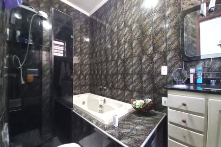 Casa à venda com 432m², 5 quartos e 4 vagas Casa à venda com 432m², 5 quartos e 4 vagasBanheiro da Suíte 2
