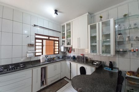 Casa à venda com 432m², 5 quartos e 4 vagas Casa à venda com 432m², 5 quartos e 4 vagasCozinha
