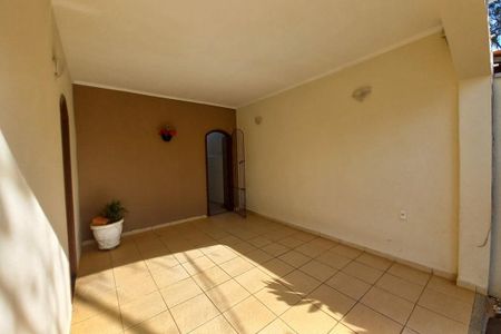 Casa à venda com 432m², 5 quartos e 4 vagas Casa à venda com 432m², 5 quartos e 4 vagasGaragem