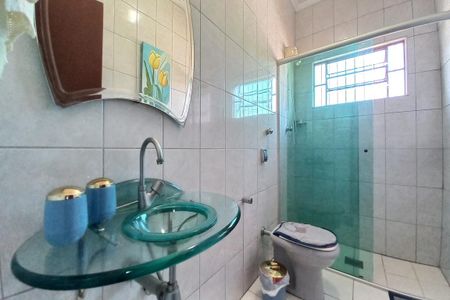 Casa à venda com 432m², 5 quartos e 4 vagas Casa à venda com 432m², 5 quartos e 4 vagasBanheiro