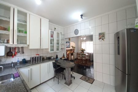 Casa à venda com 432m², 5 quartos e 4 vagas Casa à venda com 432m², 5 quartos e 4 vagasCozinha