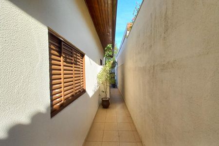 Casa à venda com 432m², 5 quartos e 4 vagas Casa à venda com 432m², 5 quartos e 4 vagasCorredor Externo