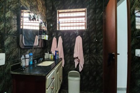 Casa à venda com 432m², 5 quartos e 4 vagas Casa à venda com 432m², 5 quartos e 4 vagasBanheiro da Suíte 2