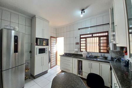 Casa à venda com 432m², 5 quartos e 4 vagas Casa à venda com 432m², 5 quartos e 4 vagasCozinha