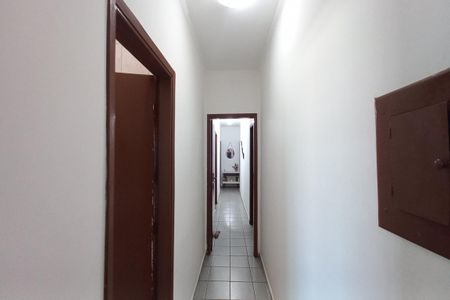 Casa à venda com 432m², 5 quartos e 4 vagas Casa à venda com 432m², 5 quartos e 4 vagasCorredor
