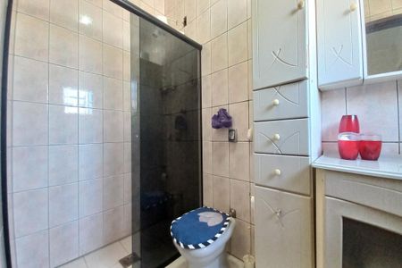 Casa à venda com 432m², 5 quartos e 4 vagas Casa à venda com 432m², 5 quartos e 4 vagasBanheiro da Suíte 1