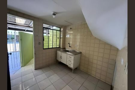 Cozinha de casa para alugar com 2 quartos, 61m² em São Geraldo, Belo Horizonte