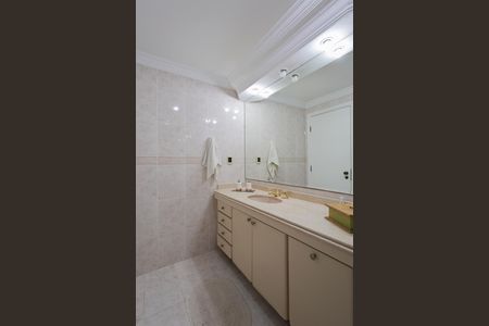 Apartamento à venda com 144m², 3 quartos e 2 vagasBanheiro da suíte