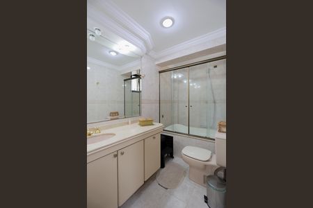 Apartamento à venda com 144m², 3 quartos e 2 vagasBanheiro da suíte