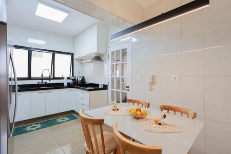 Apartamento à venda com 144m², 3 quartos e 2 vagasCozinha