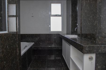 Apartamento para alugar com 117m², 2 quartos e 2 vagas Apartamento para alugar com 117m², 2 quartos e 2 vagasBanheiro