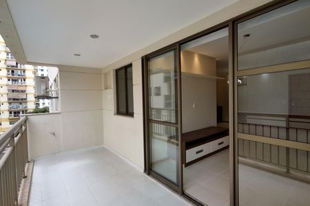 Apartamento à venda com 85m², 3 quartos e sem vaga Apartamento à venda com 85m², 3 quartos e sem vagaVaranda Sala