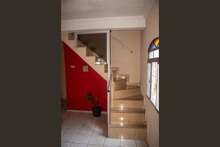 Escada de casa à venda com 3 quartos, 90m² em Jardim Laguna, Contagem