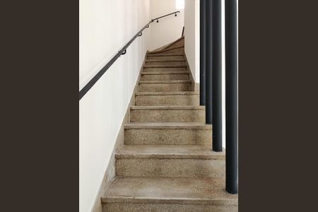 Escada de casa para alugar com 2 quartos, 80m² em Pinheiros, São Paulo