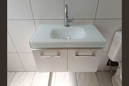 Casa à venda com 80m², 2 quartos e sem vaga Casa à venda com 80m², 2 quartos e sem vagaBanheiro