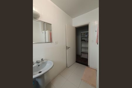 Apartamento à venda com 210m², 3 quartos e 2 vagas Apartamento à venda com 210m², 3 quartos e 2 vagasBanheiro Social