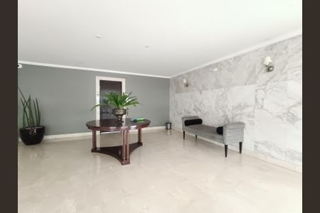 Apartamento à venda com 210m², 3 quartos e 2 vagas Apartamento à venda com 210m², 3 quartos e 2 vagasHall social