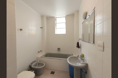 Apartamento à venda com 210m², 3 quartos e 2 vagas Apartamento à venda com 210m², 3 quartos e 2 vagasBanheiro Social