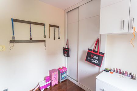 Apartamento à venda com 145m², 4 quartos e 2 vagasQuarto 2