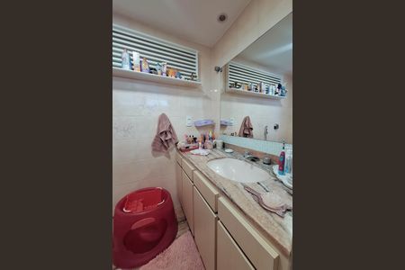 Apartamento à venda com 500m², 4 quartos e 4 vagas Apartamento à venda com 500m², 4 quartos e 4 vagasBanheiro da Suíte 3