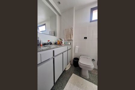 Apartamento à venda com 500m², 4 quartos e 4 vagas Apartamento à venda com 500m², 4 quartos e 4 vagasBanheiro da Suíte 2