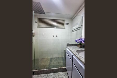 Apartamento à venda com 500m², 4 quartos e 4 vagas Apartamento à venda com 500m², 4 quartos e 4 vagasBanheiro da Suíte 4