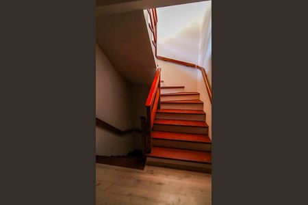Escadas de casa à venda com 3 quartos, 195m² em Ipanema, Porto Alegre