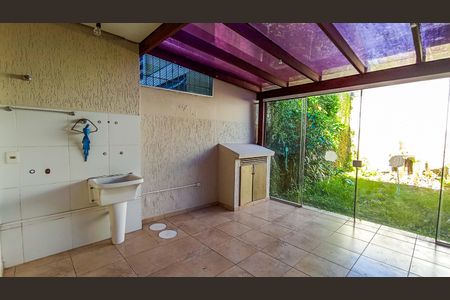 Casa à venda com 195m², 3 quartos e 2 vagasÁrea de serviço