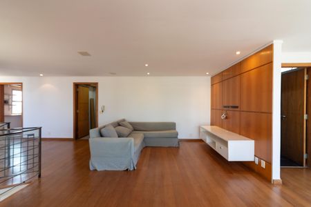 Apartamento à venda com 230m², 2 quartos e 3 vagas Apartamento à venda com 230m², 2 quartos e 3 vagasCobertura
