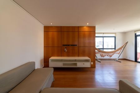 Apartamento à venda com 230m², 2 quartos e 3 vagas Apartamento à venda com 230m², 2 quartos e 3 vagasCobertura