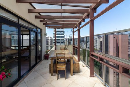 Apartamento à venda com 230m², 2 quartos e 3 vagas Apartamento à venda com 230m², 2 quartos e 3 vagasVaranda gourmet