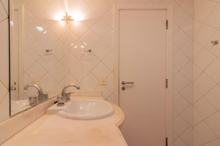 Apartamento à venda com 230m², 2 quartos e 3 vagas Apartamento à venda com 230m², 2 quartos e 3 vagasBanheiro Social