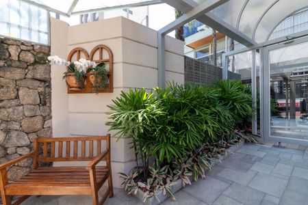 Apartamento à venda com 230m², 2 quartos e 3 vagas Apartamento à venda com 230m², 2 quartos e 3 vagasFachada e portaria