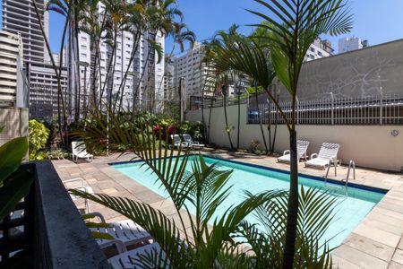 Apartamento à venda com 230m², 2 quartos e 3 vagas Apartamento à venda com 230m², 2 quartos e 3 vagasÁrea comum - Piscina