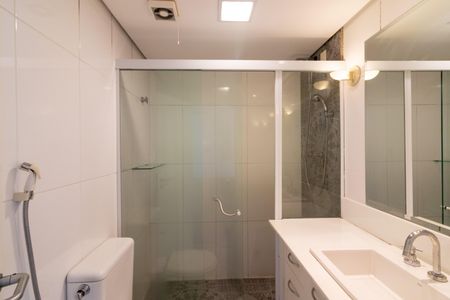 Apartamento à venda com 230m², 2 quartos e 3 vagas Apartamento à venda com 230m², 2 quartos e 3 vagasBanheiro da Suíte